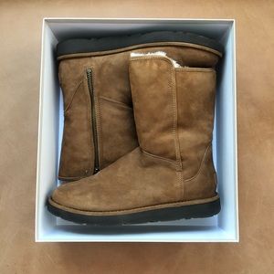 UGG Abree II Short Boot